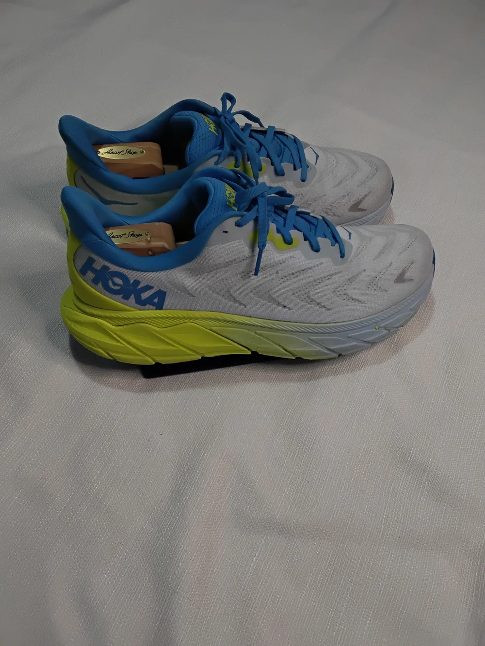 HOKA Arahi 6 Men’s Running Shoes — White & Blue Sz 12 2E.